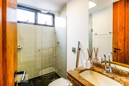 Apartamento para alugar com 386m², 3 quartos e 4 vagasBanheiro de Serviço