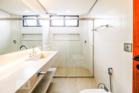 Apartamento para alugar com 386m², 3 quartos e 4 vagasBanheiro Suíte 1