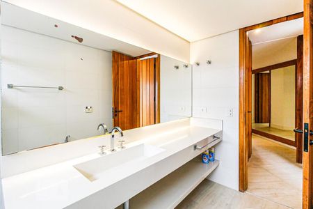 Apartamento para alugar com 386m², 3 quartos e 4 vagasBanheiro Suíte 2