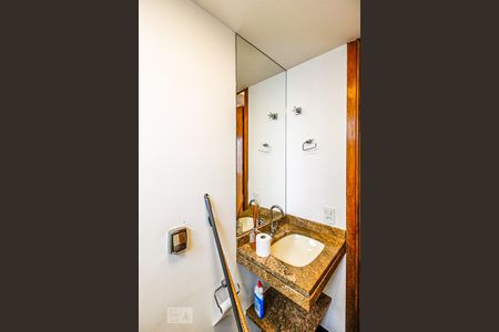 Apartamento para alugar com 386m², 3 quartos e 4 vagasBanheiro de Serviço