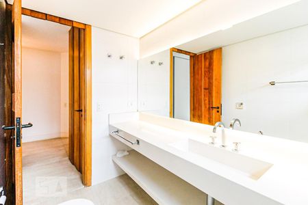 Apartamento para alugar com 386m², 3 quartos e 4 vagasBanheiro Suíte 1