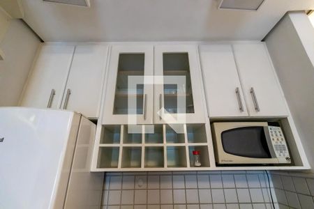 Sala e cozinha de apartamento para alugar com 1 quarto, 49m² em Itaim Bibi, São Paulo