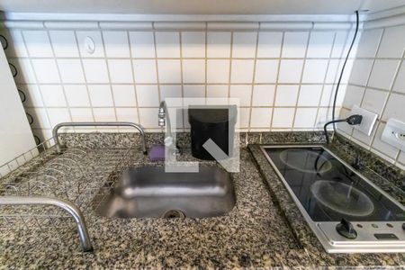 Sala e cozinha de apartamento para alugar com 1 quarto, 49m² em Itaim Bibi, São Paulo