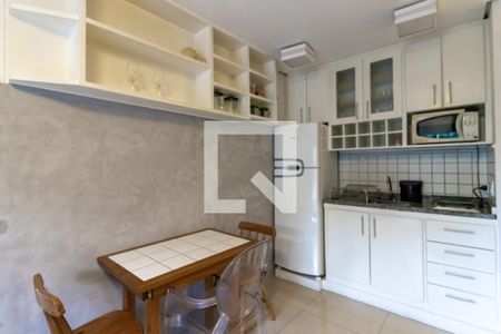 Sala e cozinha de apartamento para alugar com 1 quarto, 49m² em Itaim Bibi, São Paulo