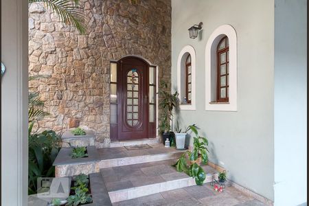 Casa à venda com 431m², 4 quartos e 5 vagasEntrada da casa