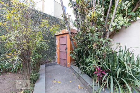 Casa à venda com 431m², 4 quartos e 5 vagasQuintal - entrada pedestre