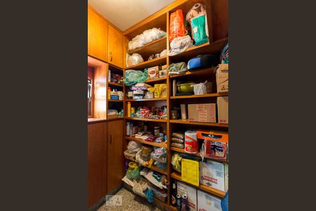 Casa à venda com 431m², 4 quartos e 5 vagasDespensa