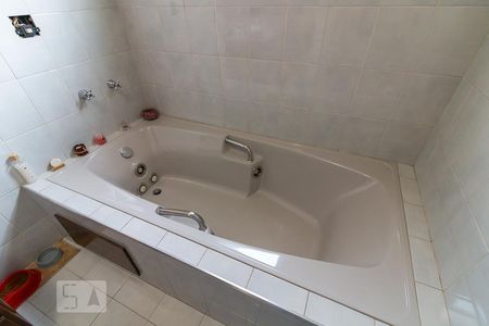 Casa à venda com 431m², 4 quartos e 5 vagasBanheiro quarto 4 suíte - banheira