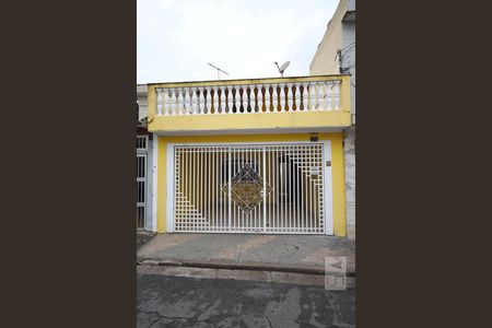 Casa à venda com 101m², 2 quartos e 2 vagasFachada