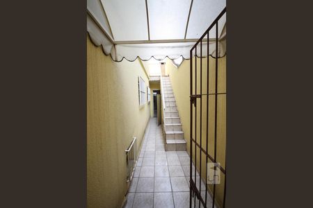 Casa à venda com 101m², 2 quartos e 2 vagasCorredor quintal