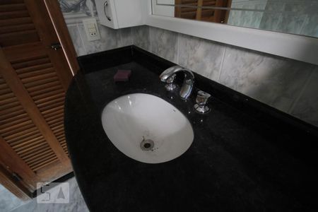 Casa à venda com 101m², 2 quartos e 2 vagasBanheiro