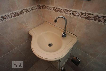 Casa à venda com 101m², 2 quartos e 2 vagasBanheiro de Serviço