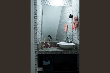 Casa à venda com 216m², 3 quartos e 3 vagasBanheiro de Serviço