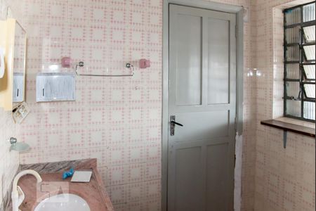 Casa à venda com 328m², 3 quartos e 3 vagas Casa à venda com 328m², 3 quartos e 3 vagasBanheiro