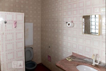 Casa à venda com 328m², 3 quartos e 3 vagas Casa à venda com 328m², 3 quartos e 3 vagasBanheiro