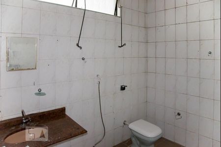 Casa à venda com 328m², 3 quartos e 3 vagas Casa à venda com 328m², 3 quartos e 3 vagasBanheiro da Suite