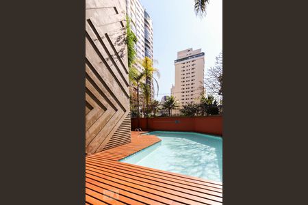 Apartamento à venda com 189m², 4 quartos e 3 vagas Apartamento à venda com 189m², 4 quartos e 3 vagasÁrea comum - Piscina