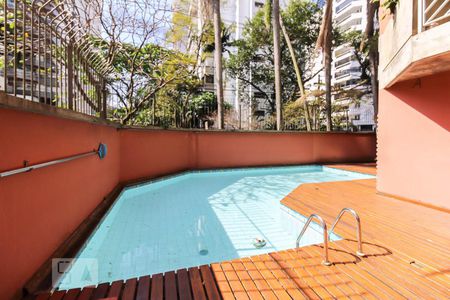 Apartamento à venda com 189m², 4 quartos e 3 vagas Apartamento à venda com 189m², 4 quartos e 3 vagasÁrea comum - Piscina