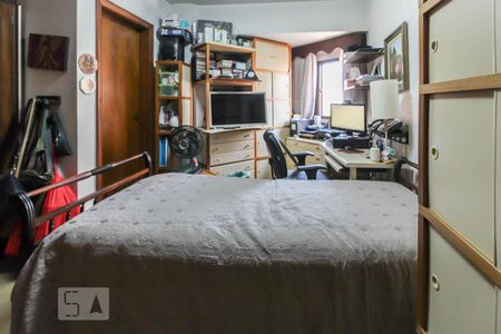 Apartamento à venda com 189m², 4 quartos e 3 vagas Apartamento à venda com 189m², 4 quartos e 3 vagasSuíte 2