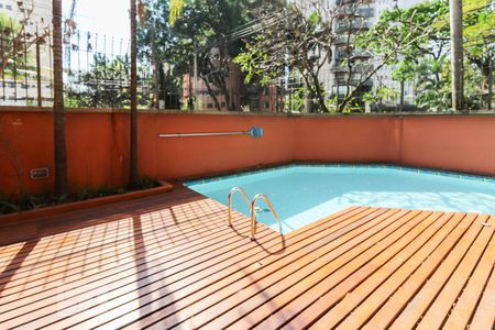 Apartamento à venda com 189m², 4 quartos e 3 vagas Apartamento à venda com 189m², 4 quartos e 3 vagasÁrea comum - Piscina