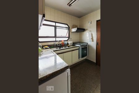 Apartamento à venda com 189m², 4 quartos e 3 vagas Apartamento à venda com 189m², 4 quartos e 3 vagasCozinha