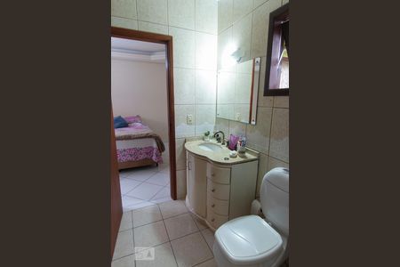 Casa à venda com 225m², 3 quartos e 5 vagasBanheiro da Suíte