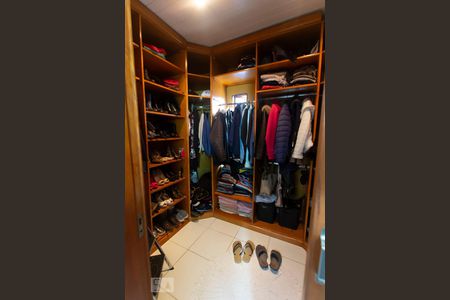 Casa à venda com 225m², 3 quartos e 5 vagasCloset da suíte