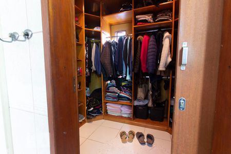 Casa à venda com 225m², 3 quartos e 5 vagasCloset da suíte