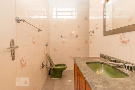 Casa à venda com 138m², 3 quartos e 2 vagasBanheiro