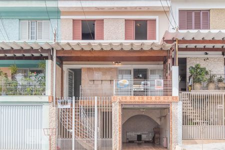 Casa à venda com 138m², 3 quartos e 2 vagasFachada