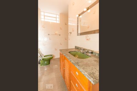 Casa à venda com 138m², 3 quartos e 2 vagasBanheiro