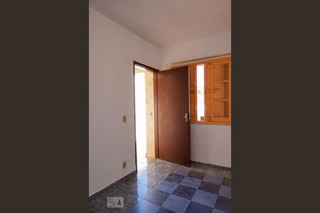 Casa à venda com 264m², 3 quartos e 4 vagasQuarto de serviço