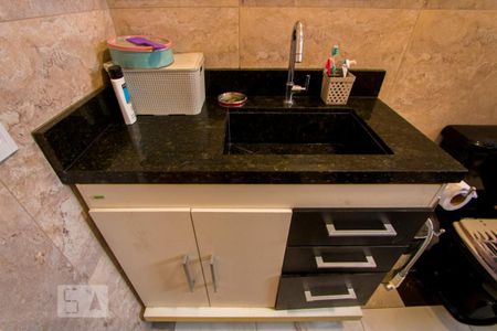 Casa à venda com 396m², 4 quartos e 8 vagasBanheiro social
