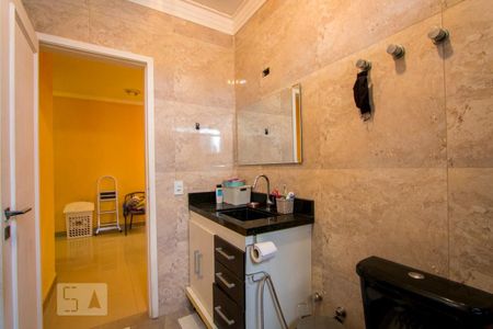 Casa à venda com 396m², 4 quartos e 8 vagasBanheiro social