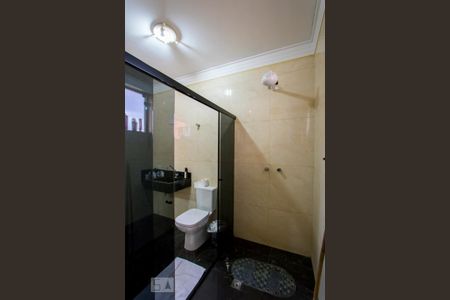 Casa à venda com 396m², 4 quartos e 8 vagasBanheiro do quarto 1