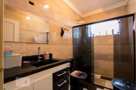 Casa à venda com 396m², 4 quartos e 8 vagasBanheiro social