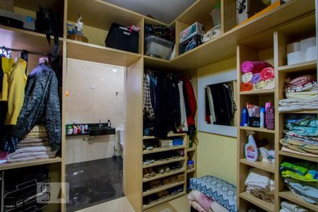 Casa à venda com 396m², 4 quartos e 8 vagasCloset do quarto 1
