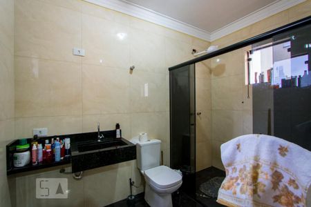Casa à venda com 396m², 4 quartos e 8 vagasBanheiro do quarto 1