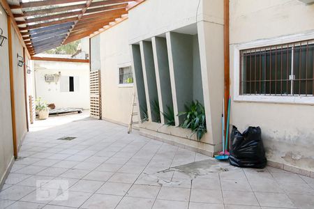 Casa à venda com 635m², 6 quartos e 8 vagas Casa à venda com 635m², 6 quartos e 8 vagasGaragem / Quintal