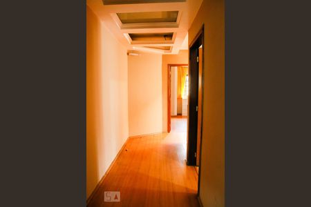 Casa à venda com 635m², 6 quartos e 8 vagas Casa à venda com 635m², 6 quartos e 8 vagasCorredor