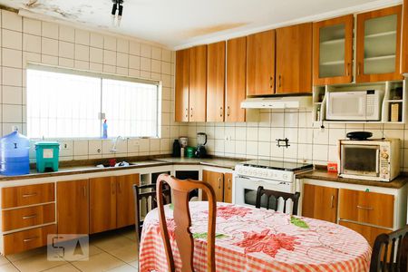 Casa à venda com 635m², 6 quartos e 8 vagas Casa à venda com 635m², 6 quartos e 8 vagasCozinha