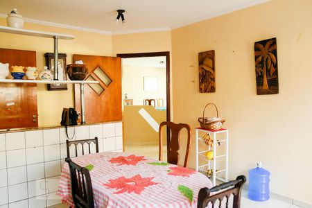 Casa à venda com 635m², 6 quartos e 8 vagas Casa à venda com 635m², 6 quartos e 8 vagasCozinha