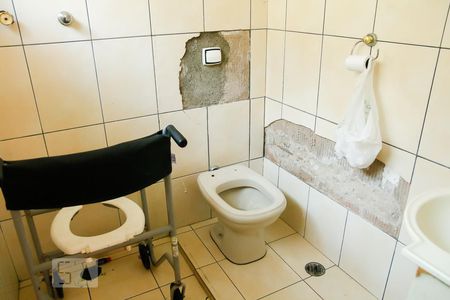 Casa à venda com 635m², 6 quartos e 8 vagas Casa à venda com 635m², 6 quartos e 8 vagasBanheiro Suite 2