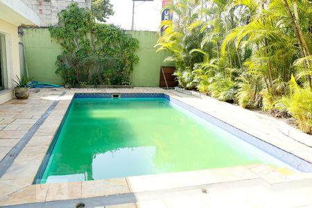 Casa à venda com 635m², 6 quartos e 8 vagas Casa à venda com 635m², 6 quartos e 8 vagasPiscina