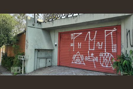 Casa à venda com 635m², 6 quartos e 8 vagas Casa à venda com 635m², 6 quartos e 8 vagasFachada