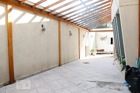 Casa à venda com 635m², 6 quartos e 8 vagas Casa à venda com 635m², 6 quartos e 8 vagasGaragem / Quintal