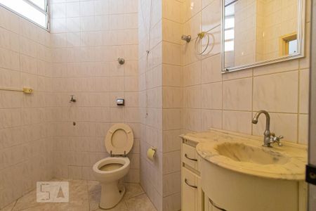 Banheiro de kitnet/studio para alugar com 1 quarto, 35m² em Centro, São Paulo