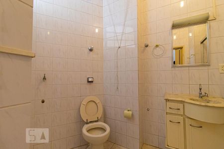 Banheiro de kitnet/studio para alugar com 1 quarto, 35m² em Centro, São Paulo