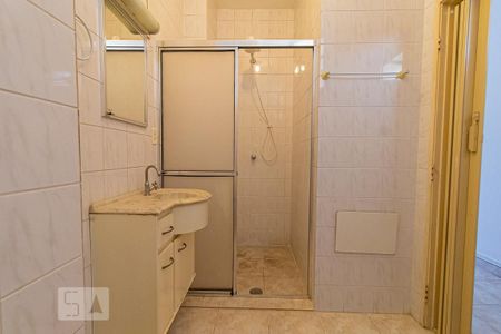 Banheiro de kitnet/studio para alugar com 1 quarto, 35m² em Centro, São Paulo