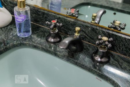 Apartamento à venda com 72m², 3 quartos e 1 vagaBanheiro - Torneira